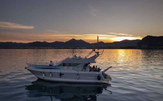 Passeio de barco ao pôr do sol em Palermo