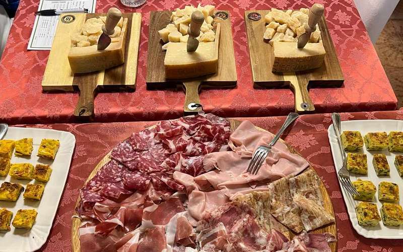 Bologna/Modena: Parmigiano, Ferrari és borkóstoló ebéddel