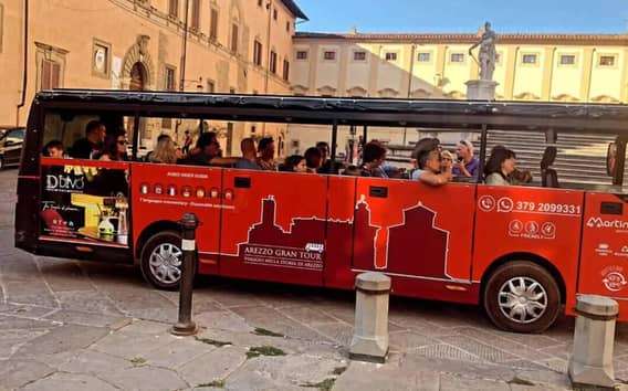 Prohlídka Arezza elektrickým minibusem s audioprůvodcem