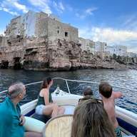Polignano: Crociera guidata della costa e delle grotte con pausa bagno
