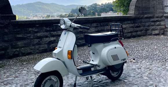 Lago di Como: Noleggio Vespa Classica 4h/8h/12-24h + Consegna
