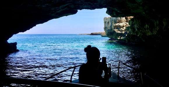 Polignano a Mare: Tour in barca tra grotte e aperitivo