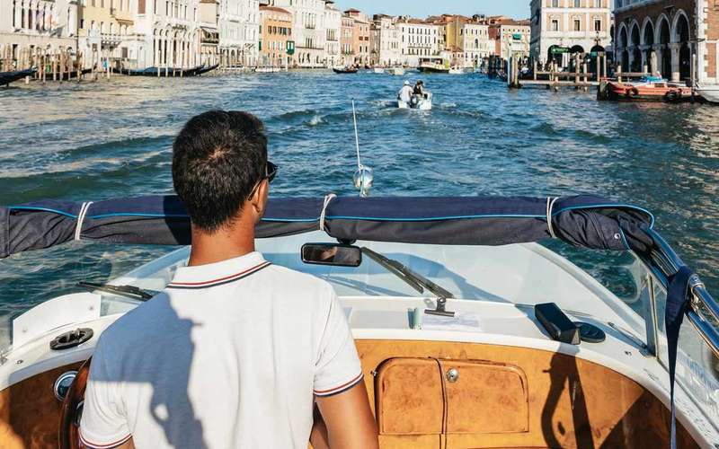 Velence: közös vízitaxis transzfer a Marco Polo repülőtérre