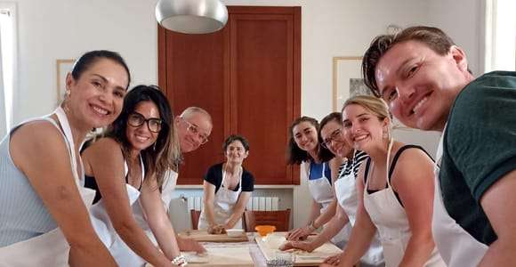 Ostuni: ¡cocinar pasta con una familia local en el campo!