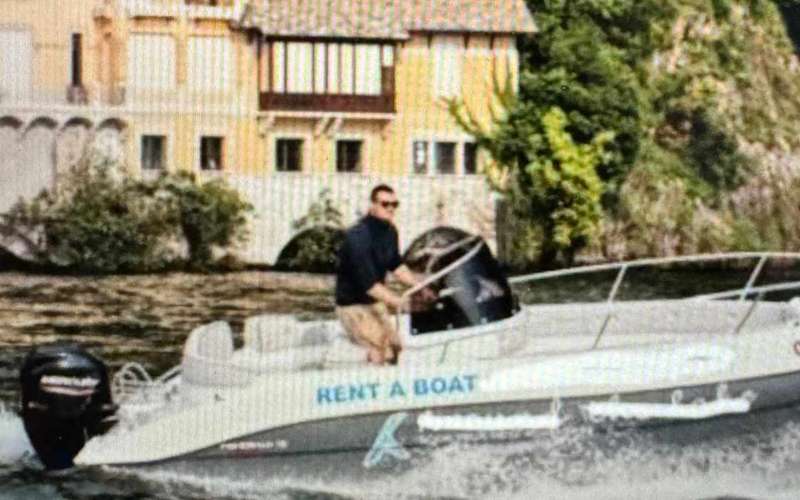 Lago de Como: 1h de alquiler de barco sin licencia y autoconducido