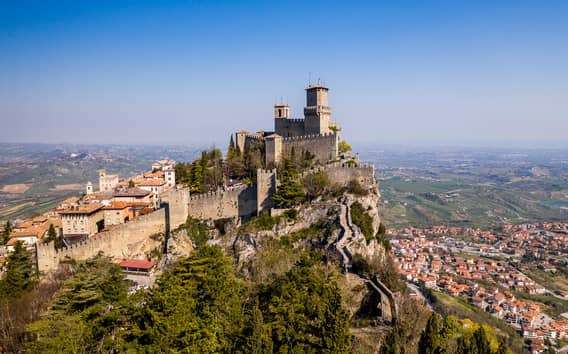 Tour privado por San Marino con kit de bienvenida