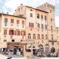 Arezzo: Kalauzolt gyalogos séta a Piazza Grande-val