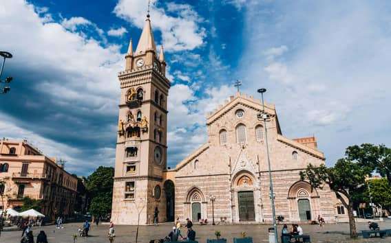 Stadstour Messina met wijnproeverij en lunch bij een familie