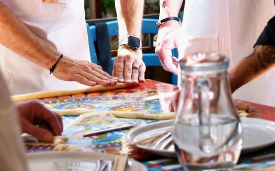 Pizzaworkshop in Messina met cannoli en stadswandeling