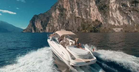 Riva del Garda: Prywatna wycieczka motorówką po jeziorze Garda z prosecco