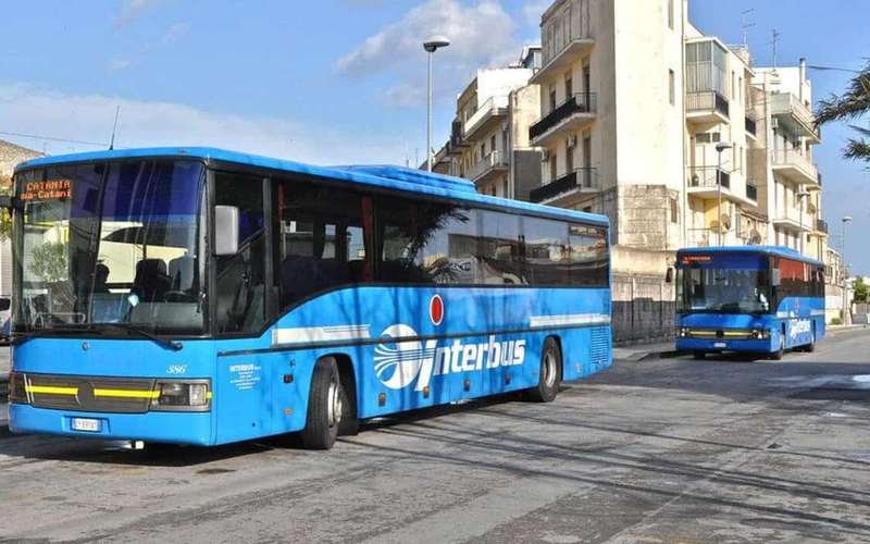Cataniai nemzetközi repülőtér: buszos transzfer Taormina felé és vissza