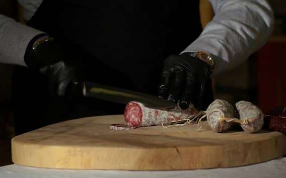 Tour del salumificio di Arnad: stagionatura e assaggi