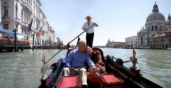 Venecia: Paseo privado en góndola fuera de los caminos trillados