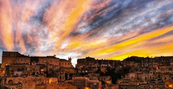 Matera: Walking tour with entries in Cave House and Church