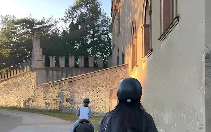 Lovaglás a bolognai dombokon a Via degli Dei-en