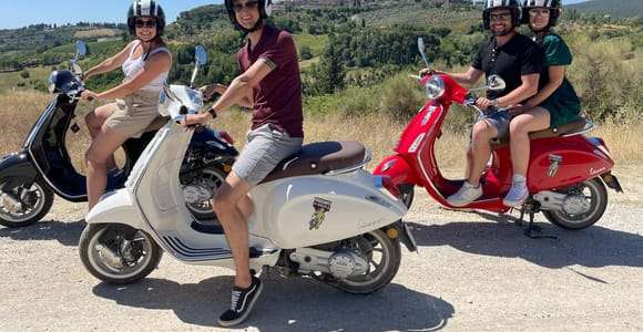 Desde San Gimignano: Tour de medio día en Vespa por el Chianti con almuerzo