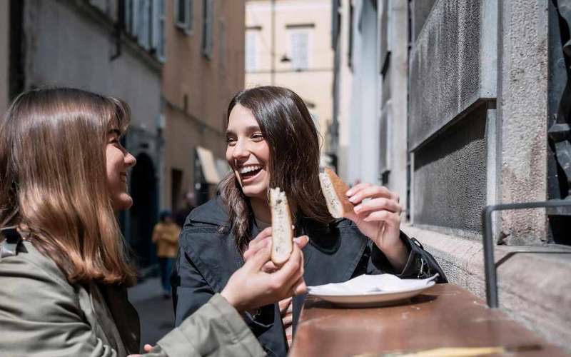 Parmai ételtúra öt korú Parmigiano sajttal és sonkával