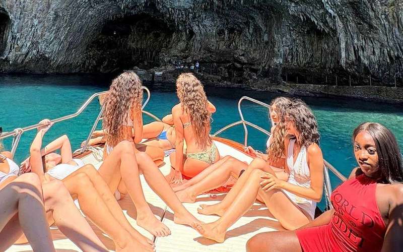 Castro: Boat ride among caves and coves along the Salento coast