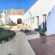 Wijnproeverij op Masseria Vico, biologische boerderij in Salento