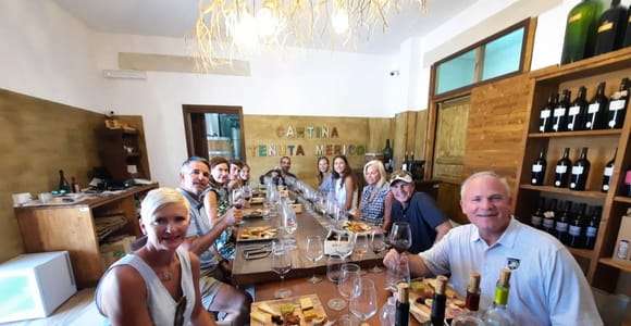 Tour pela vinícola com degustação de vinhos e almoço leve perto de Otranto