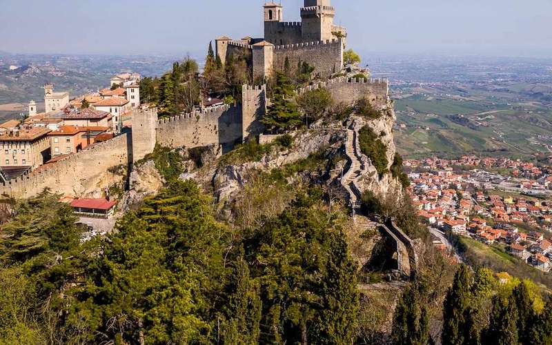 Privát séta San Marino történelmi központjában