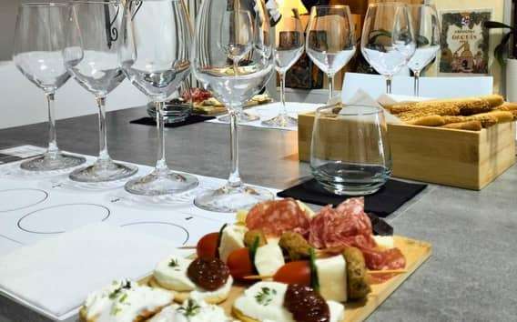 Wijnproeverij in Peschiera del Garda met sommelier
