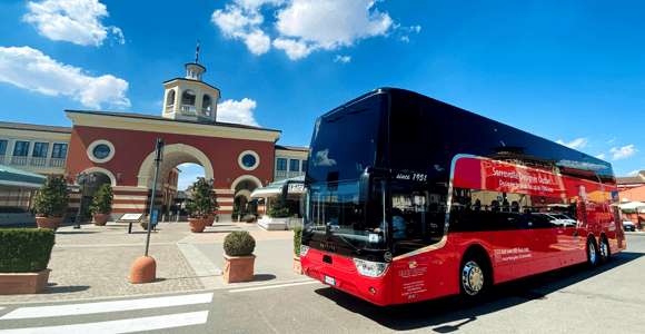 Milan: Serravalle Designer Outlet Roundtrip Bus Transfer