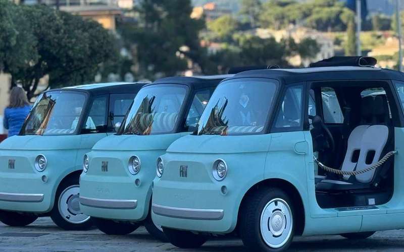 Fiat Topolino Rental in Portofino for a 2-Hour Riviera Drive