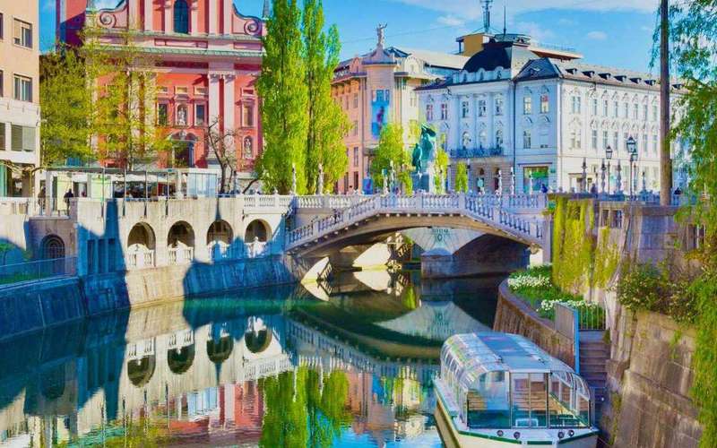 Ljubljana and Bled Day Trip with Certified Guide