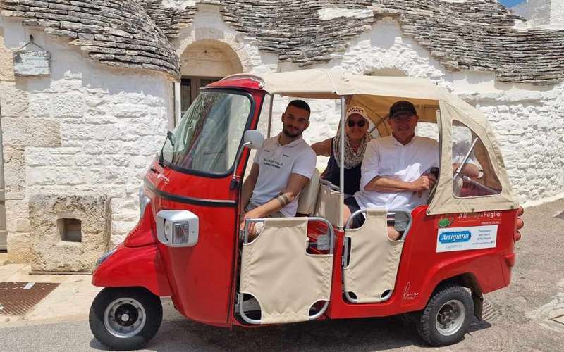 Alberobello: Private Tuk Tuk Tour with Audio Guide