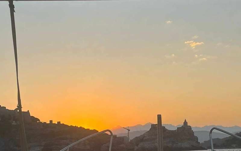 Riomaggiore: Cinque Terre Sunset Tour with Wine & Focaccia