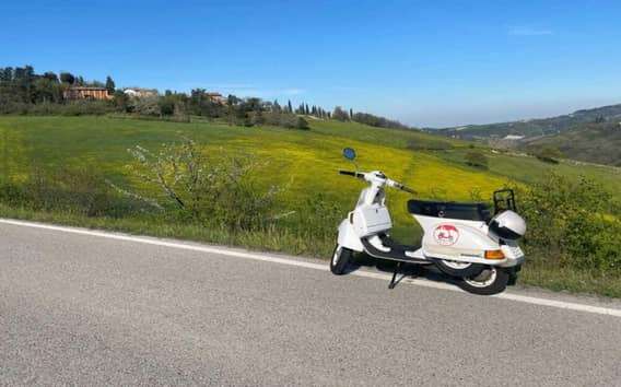 Vespa Tour in den Hügeln von Bologna