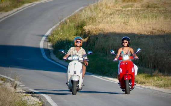 Vespa-Tour von Bevagna über Spello nach Assisi