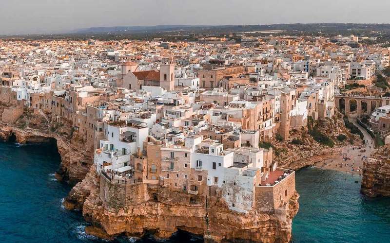Bariból: egésznapos túra Polignano a Mare és Alberobello látnivalóihoz