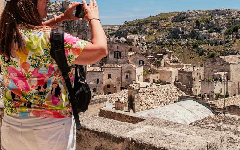 Matera és Alberobello egynapos kirándulás Bariból privát busszal