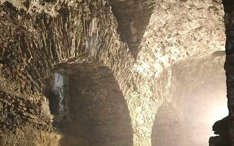 Priamàr föld alatti túra Savonában, múzeumi vezetővel