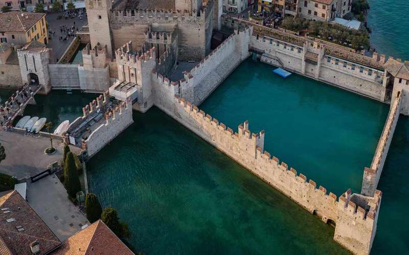 Sirmione-félsziget hajókirándulás Peschiera del Gardából