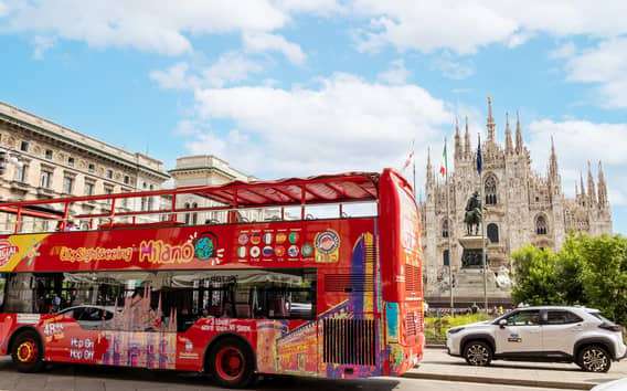 Hop-on-hop-off-bus Milaan met open dak en audiogids