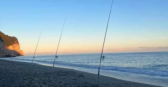 Liguria: Surfcasting Guidato con Attrezzatura Inclusa
