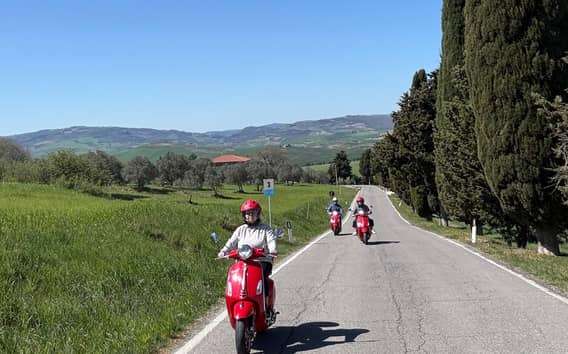 Vyjížďka na Vespě po Toskánsku do Pienzy a Montefollonica