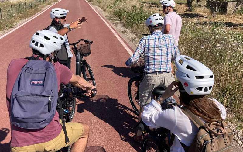 Elektromos kerékpáros túra Lecce-től Torre dell'Orso-ig, Acaya és Cesine érintésével