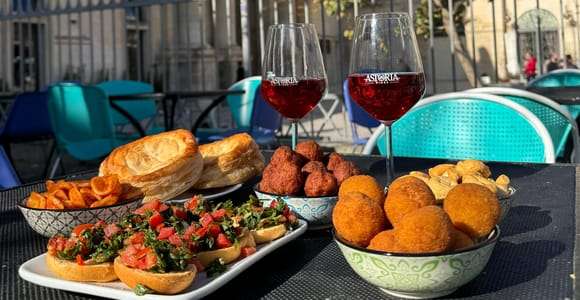 Comida callejera en Lecce: Tour guiado a pie con comida y vinos.