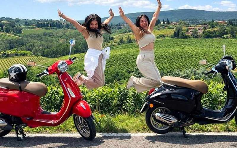 From San Gimignano: Tuscany Vespa Tour, Lunch & Wine Tasting