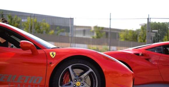 Milan : Essai d'une Ferrari 458 sur un circuit de course avec vidéo