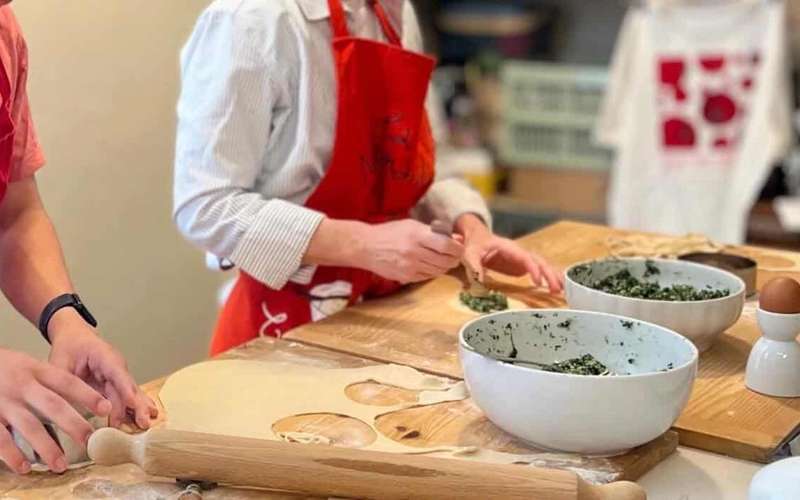 Erbazzone és tortelli főzőkurzus reggio emiliai otthonban