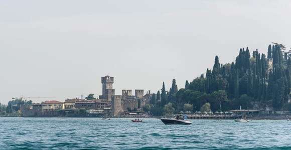 Från Peschiera: Kryssning på Gardasjöns sydkust till Sirmione