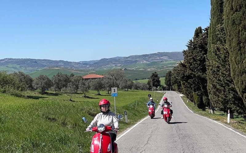 Vespa-túra Montepulcianóból Pienzába és Montefollonicóba