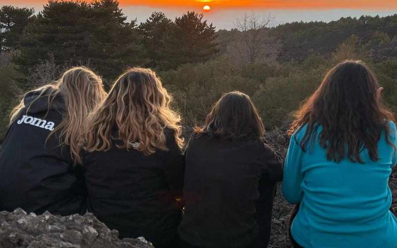 Etna-naplementés túra Catániából lávabarlanggal és kóstolóval
