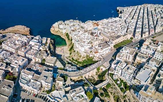 Tagestour im Reisebus: Alberobello, Monopoli, Polignano