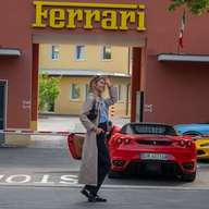 Ab Bologna: Ausflug zum Ferrari-Museum mit Tickets und Mittagessen